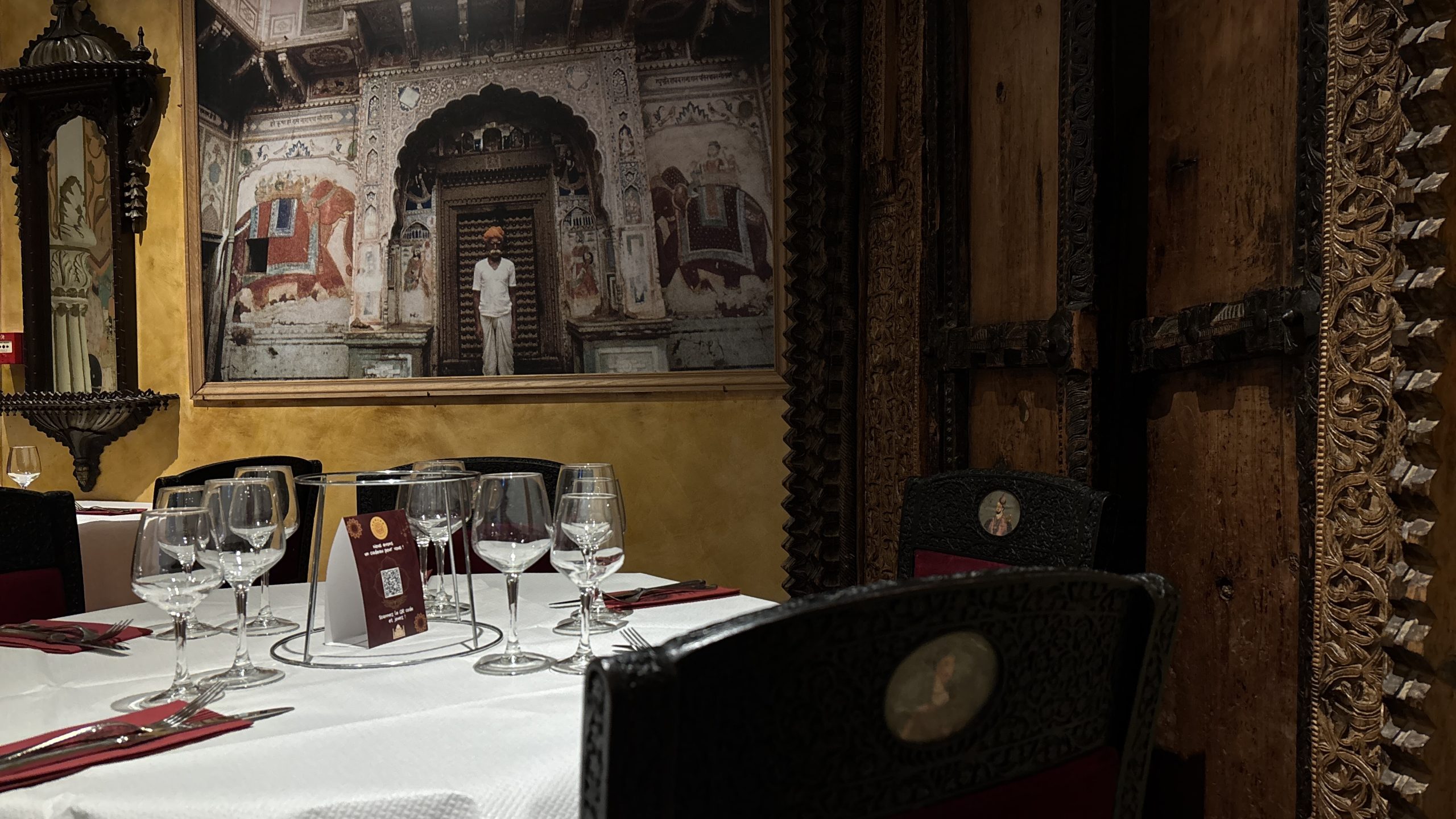 Lorsque l’on pousse les portes de ce restaurant indien-pakistanais, l’odeur, la musique, les tapisseries nous transportent en Asie centrale. Au pays des Maharajas, les plats sont copieux et c’est exactement ce que le patron a souhaité reproduire dans l’établissement.